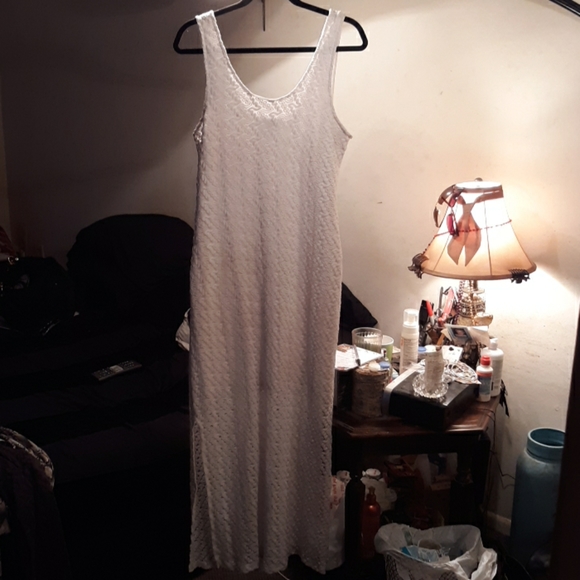 APT 9 WHITE GOWN - Picture 1 of 4